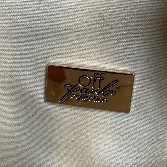 EUC Off Park Collection Costal Cream and Navy Shoulder Purse for Vacation Beach - Picture 8 of 14